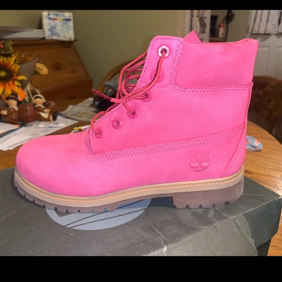 Pink Timberlands - Picture 2 of 3